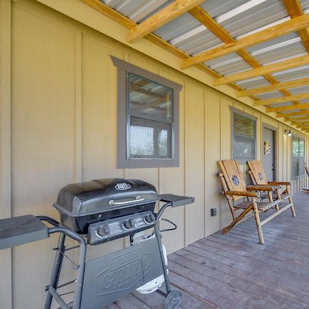 Rustic-Chic Country Cabin - 10 Mi To Main Street! 弗雷德里克斯堡 外观 照片