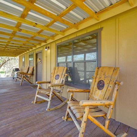 Rustic-Chic Country Cabin - 10 Mi To Main Street! 弗雷德里克斯堡 外观 照片