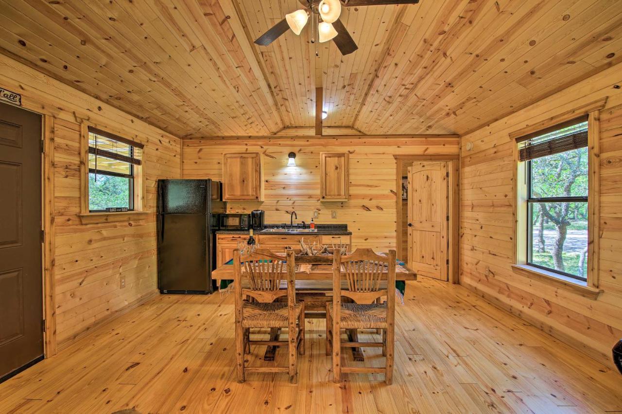 Rustic-Chic Country Cabin - 10 Mi To Main Street! 弗雷德里克斯堡 外观 照片