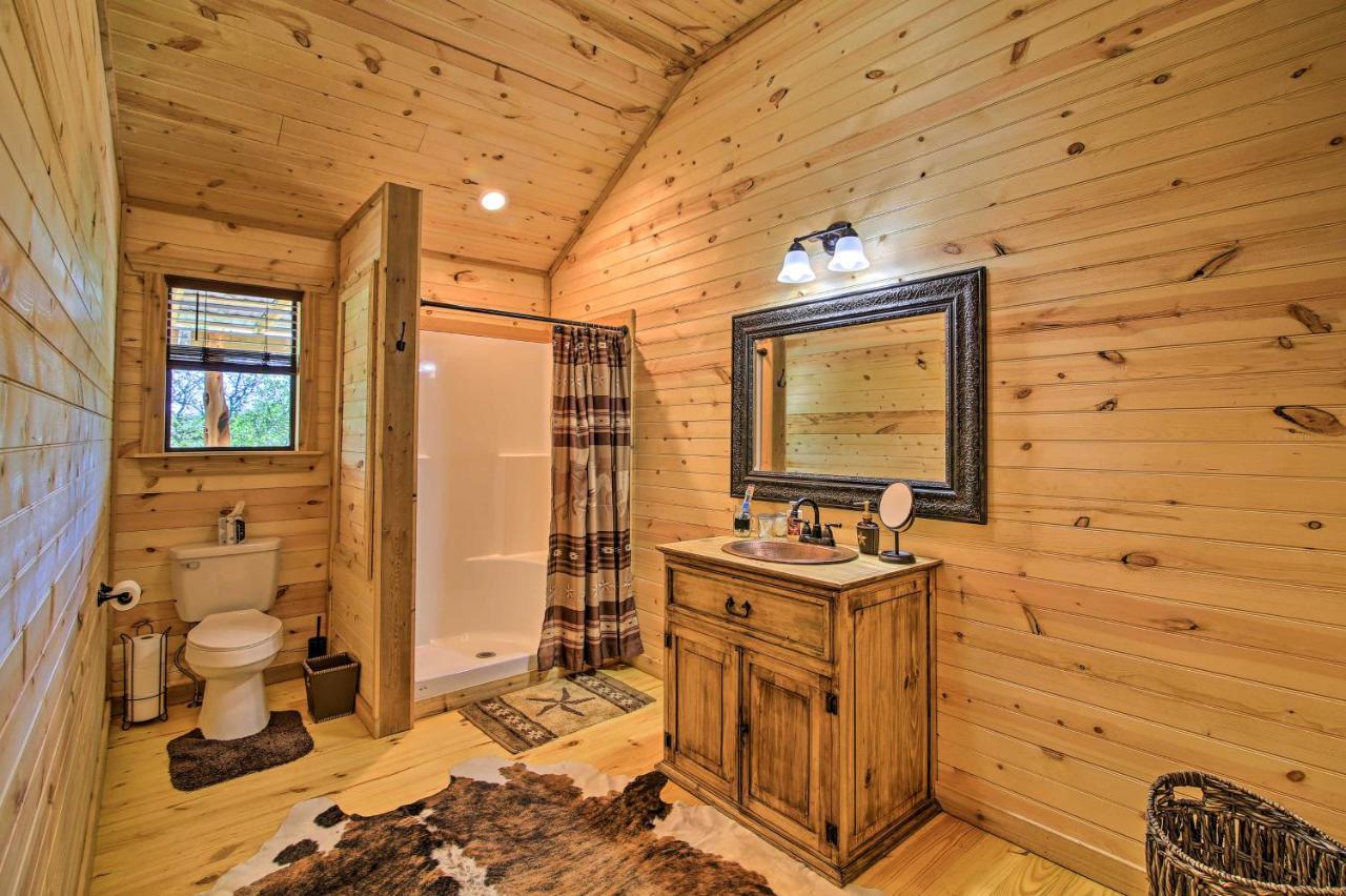 Rustic-Chic Country Cabin - 10 Mi To Main Street! 弗雷德里克斯堡 外观 照片