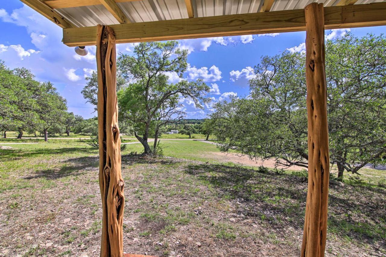 Rustic-Chic Country Cabin - 10 Mi To Main Street! 弗雷德里克斯堡 外观 照片