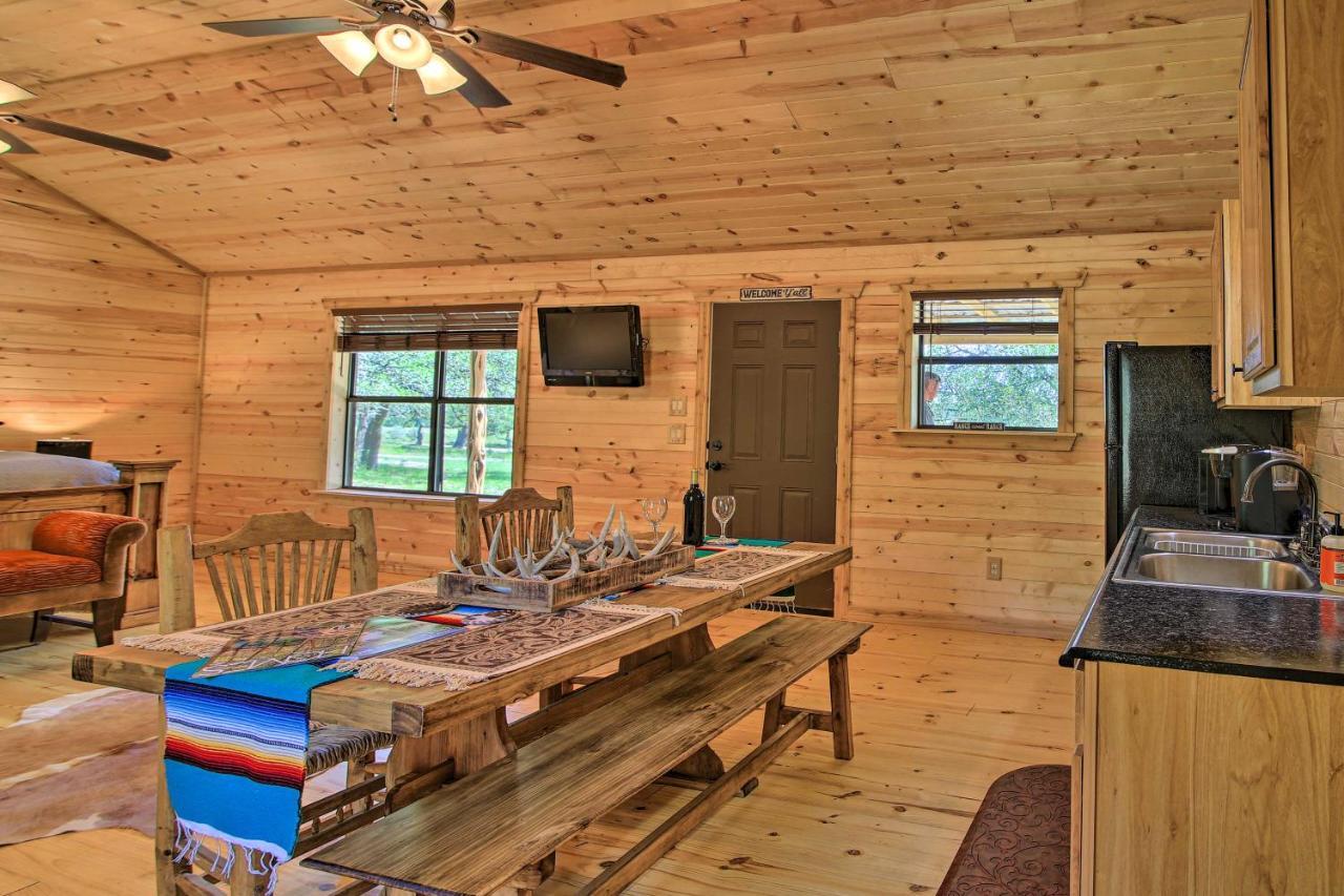 Rustic-Chic Country Cabin - 10 Mi To Main Street! 弗雷德里克斯堡 外观 照片