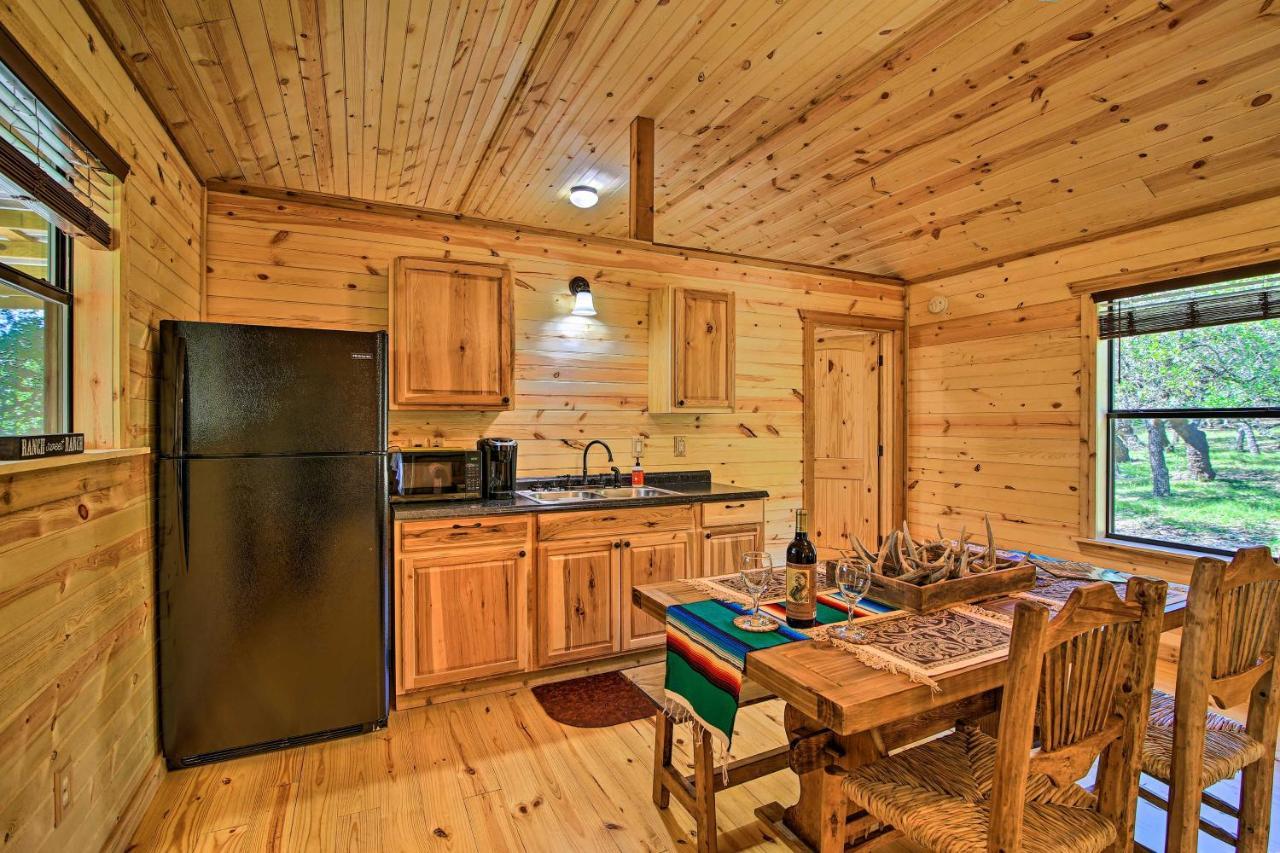 Rustic-Chic Country Cabin - 10 Mi To Main Street! 弗雷德里克斯堡 外观 照片