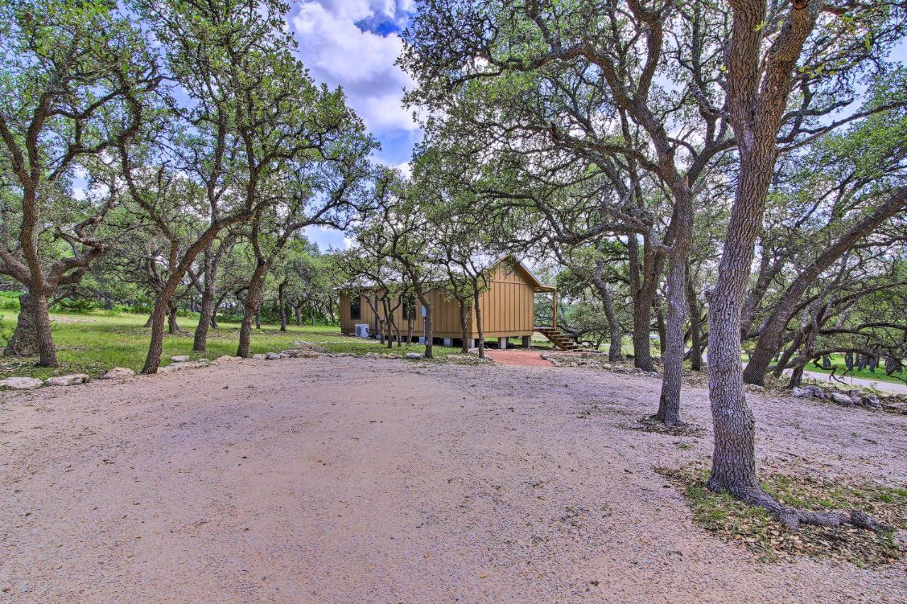 Rustic-Chic Country Cabin - 10 Mi To Main Street! 弗雷德里克斯堡 外观 照片