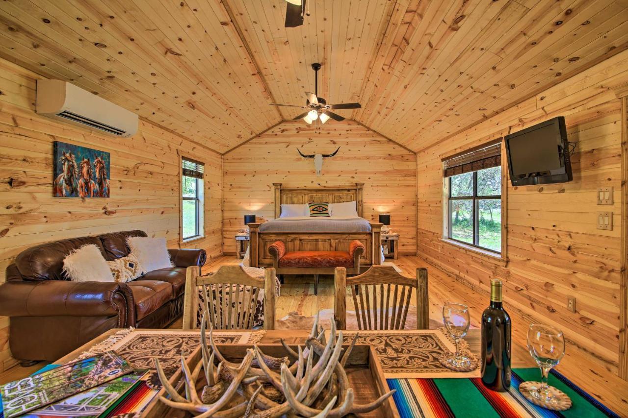 Rustic-Chic Country Cabin - 10 Mi To Main Street! 弗雷德里克斯堡 外观 照片