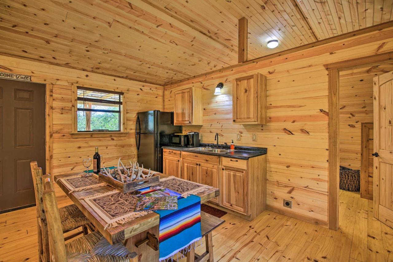 Rustic-Chic Country Cabin - 10 Mi To Main Street! 弗雷德里克斯堡 外观 照片