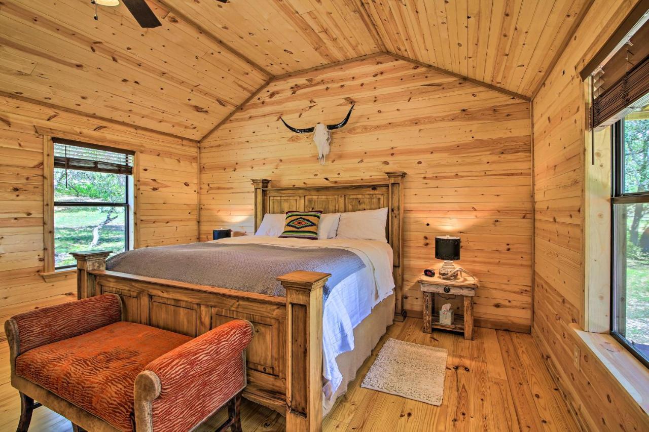 Rustic-Chic Country Cabin - 10 Mi To Main Street! 弗雷德里克斯堡 外观 照片