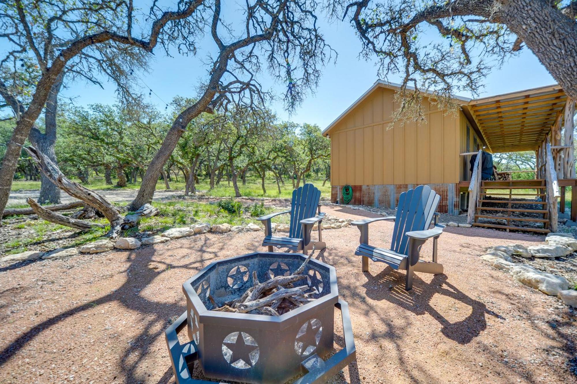 Rustic-Chic Country Cabin - 10 Mi To Main Street! 弗雷德里克斯堡 外观 照片